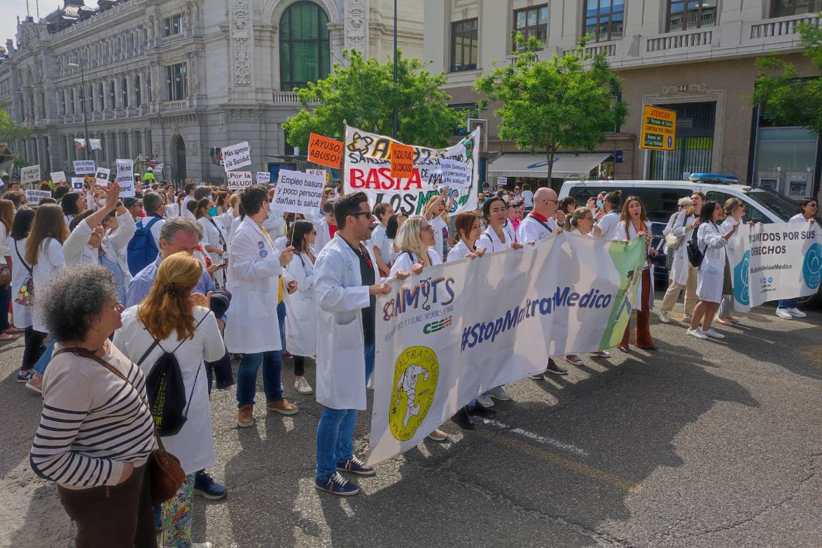 Una de las manifestaciones protagonizadas por los médicos hospitalarios de Madrid, en huelga durante 10 días por la temporalidad. Foto: AMYTS